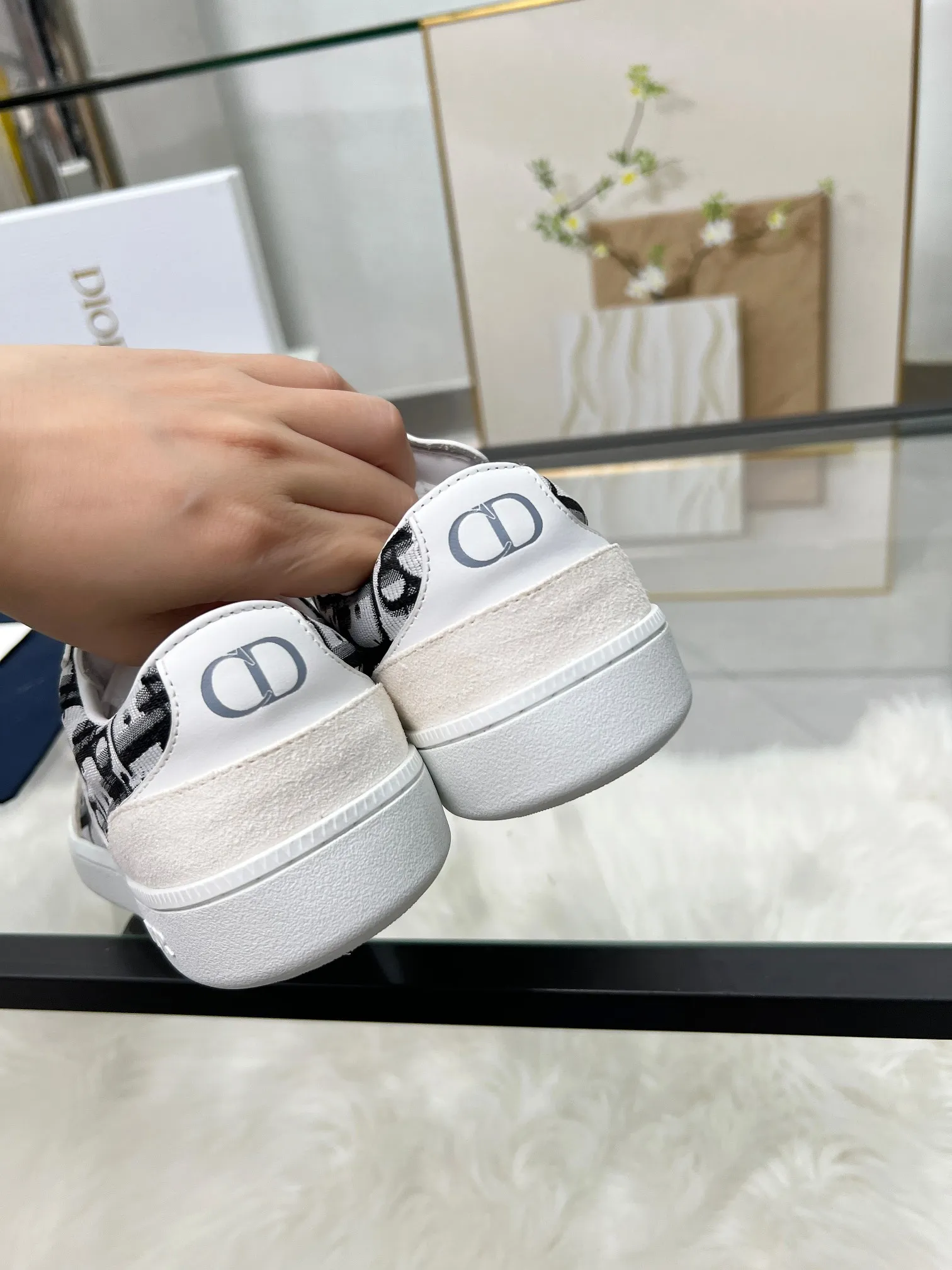 👟👟Ex-factory price 460👟👟Male size +10 correct✅ version. 𝐃𝐢𝐨𝐫 𝟮𝟱𝐏𝐫𝐞-𝐅𝐚𝐥𝐥 𝐁𝐞𝐫𝐥𝐢𝐧 𝟬𝟭 Dior B01 couple casual moral training shoes white shoes sneakers late 90s fashion brand Maison Margiela purchased GAT in large quantities and gave them a makeover. This shoe type of De Xun officially started its fashion journey. Original: Top layer of cowhide, cowhide lining, original outsole Size: 35-45 (40 for women, 45 for men, custom made, non-refundable)